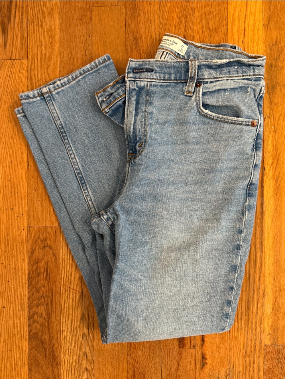 Abercrombie & Fitch - The 90’s Slim Straight - Ultra High Rise